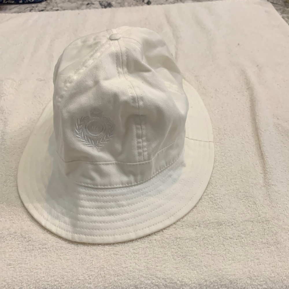Liz Claiborne bucket hat